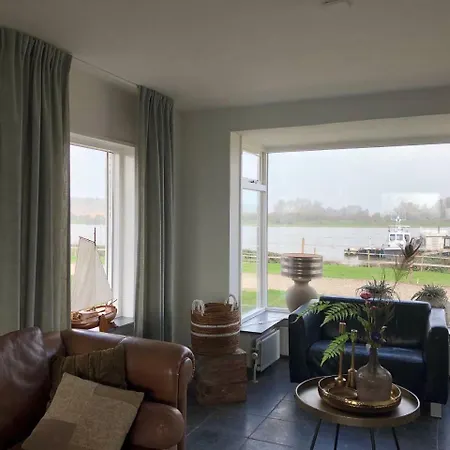בית נופש Maison Aan Het Water *